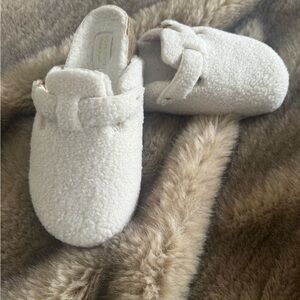 Altar'd State NBW Women’s cozy Sherpa Slippers/shoes~Size 7